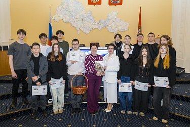 Старшеклассники Оренбурга познакомились с работой областного парламента